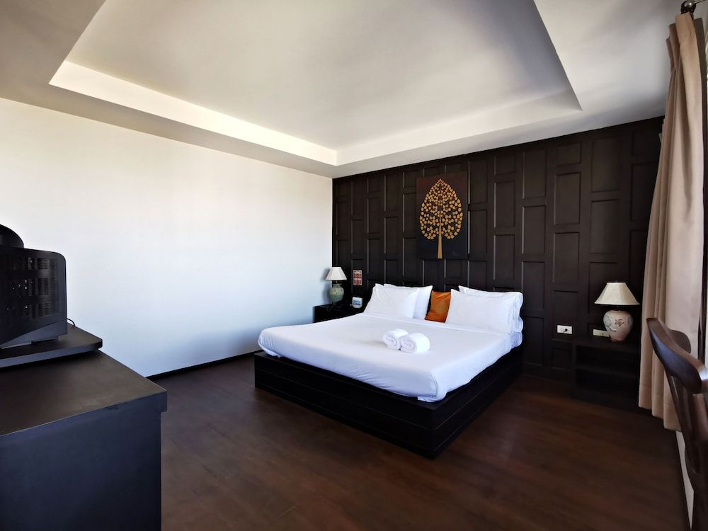 Nana Buri Hotel Suite 3