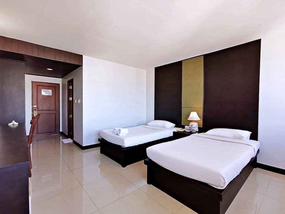 Nana Buri Hotel Standard Twin Room