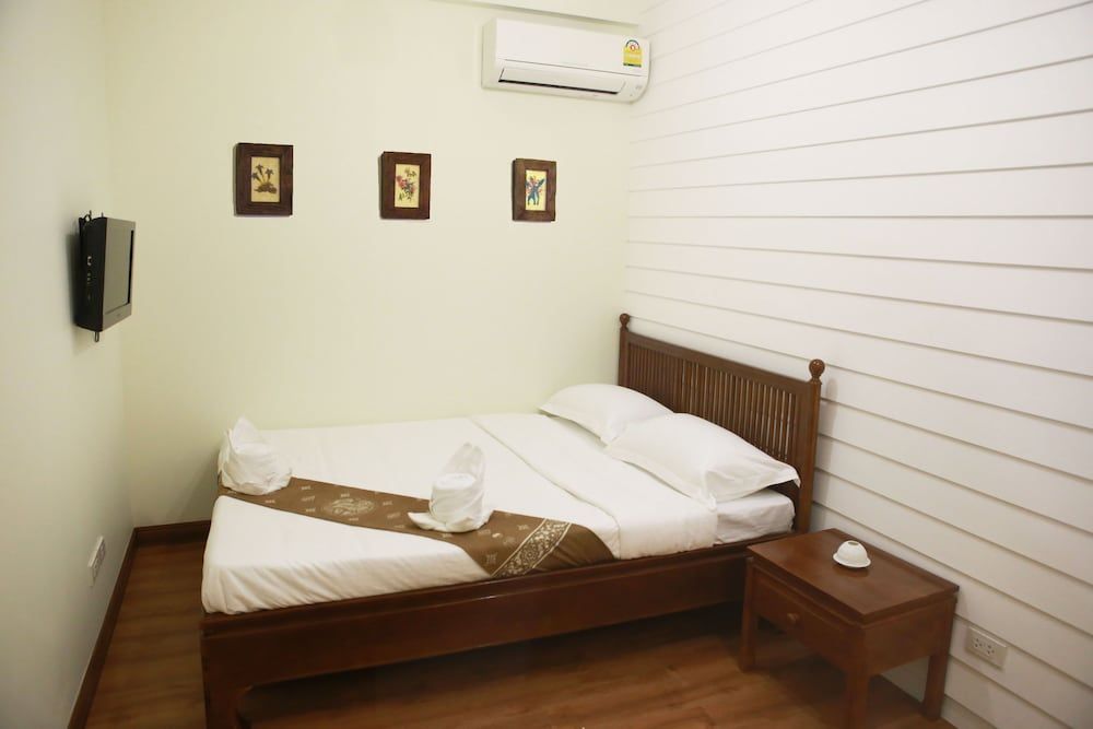 Standard Room, Shared Bathroom