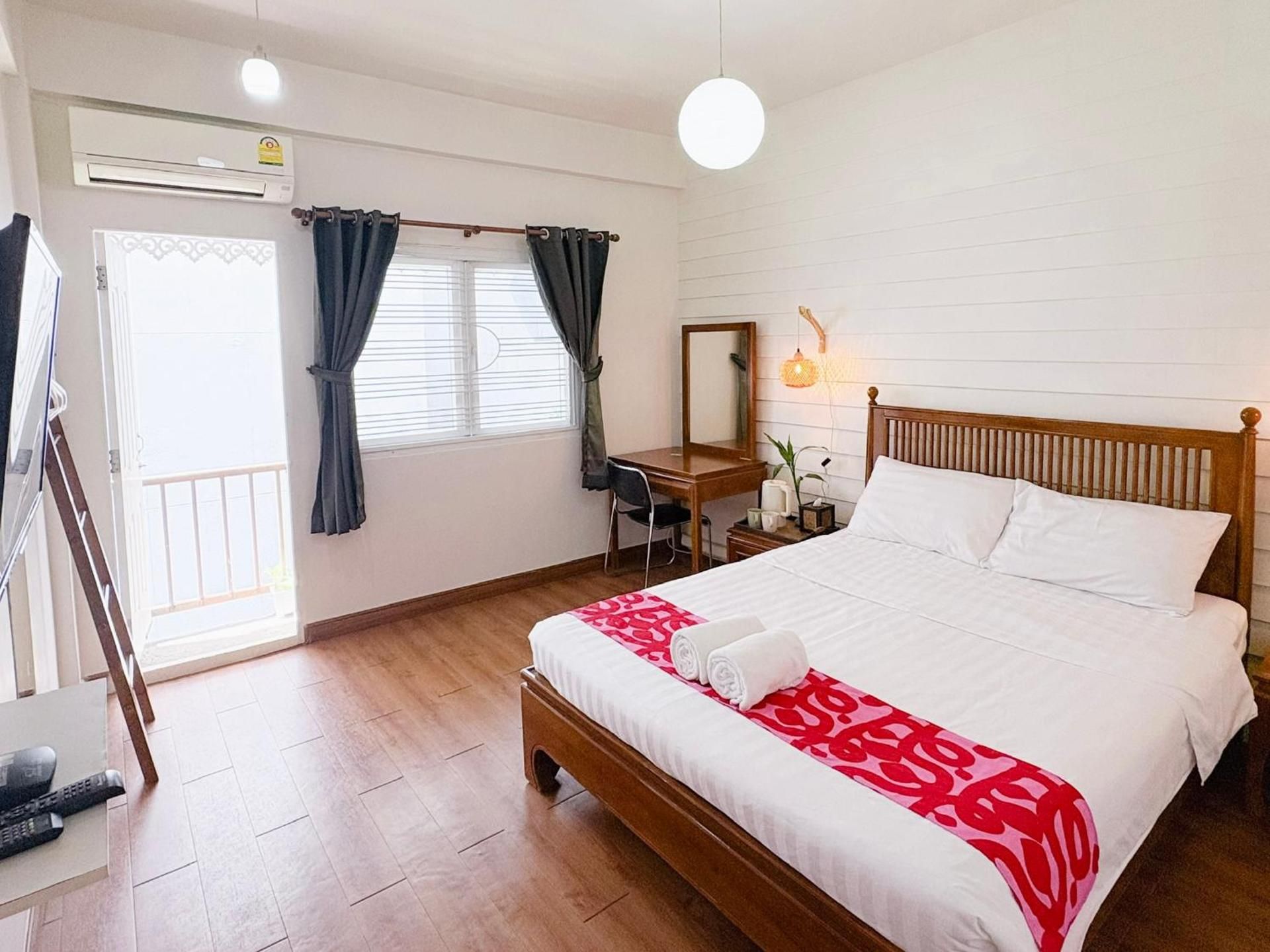 Superior Shared Bathroom