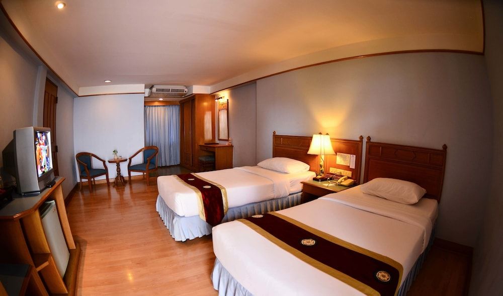 Silom Village Inn Standard Twin Room 3