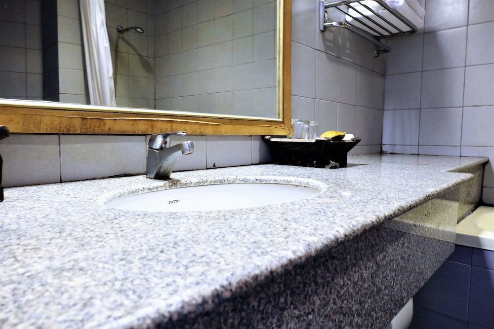 Silom Village Inn Standard Twin Room 6