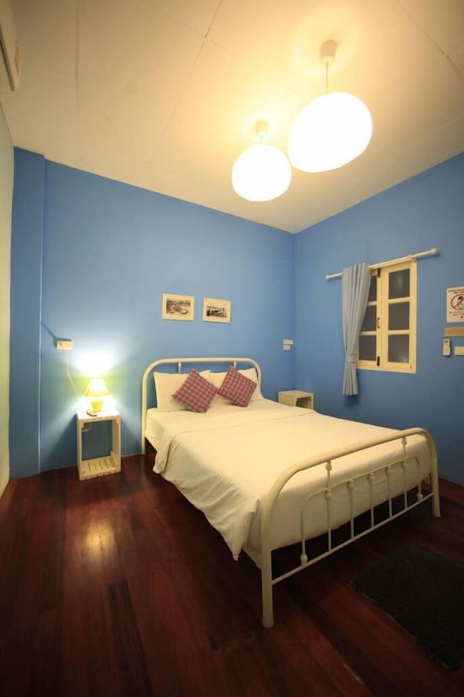 Ai Phuket Hostel Standard Double with Shared Bathroom 6