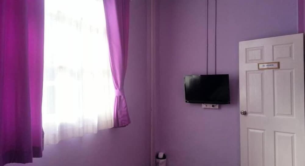 Ai Phuket Hostel Standard Double with Shared Bathroom 7
