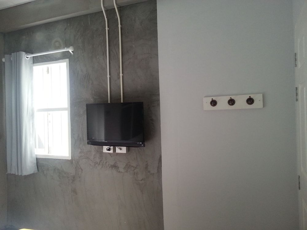 Ai Phuket Hostel Standard Double with Private Bathroom 5