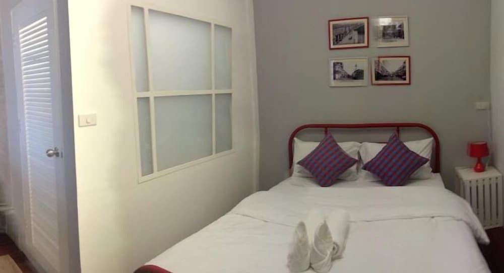 Ai Phuket Hostel Standard Double with Private Bathroom 2