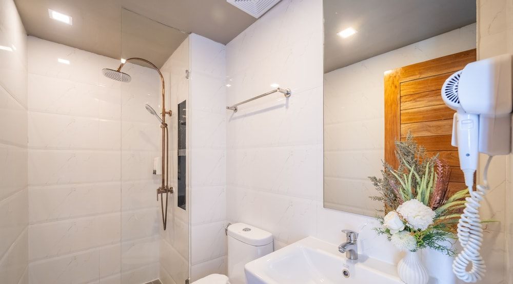 Beston Pattaya Superior King Room 7