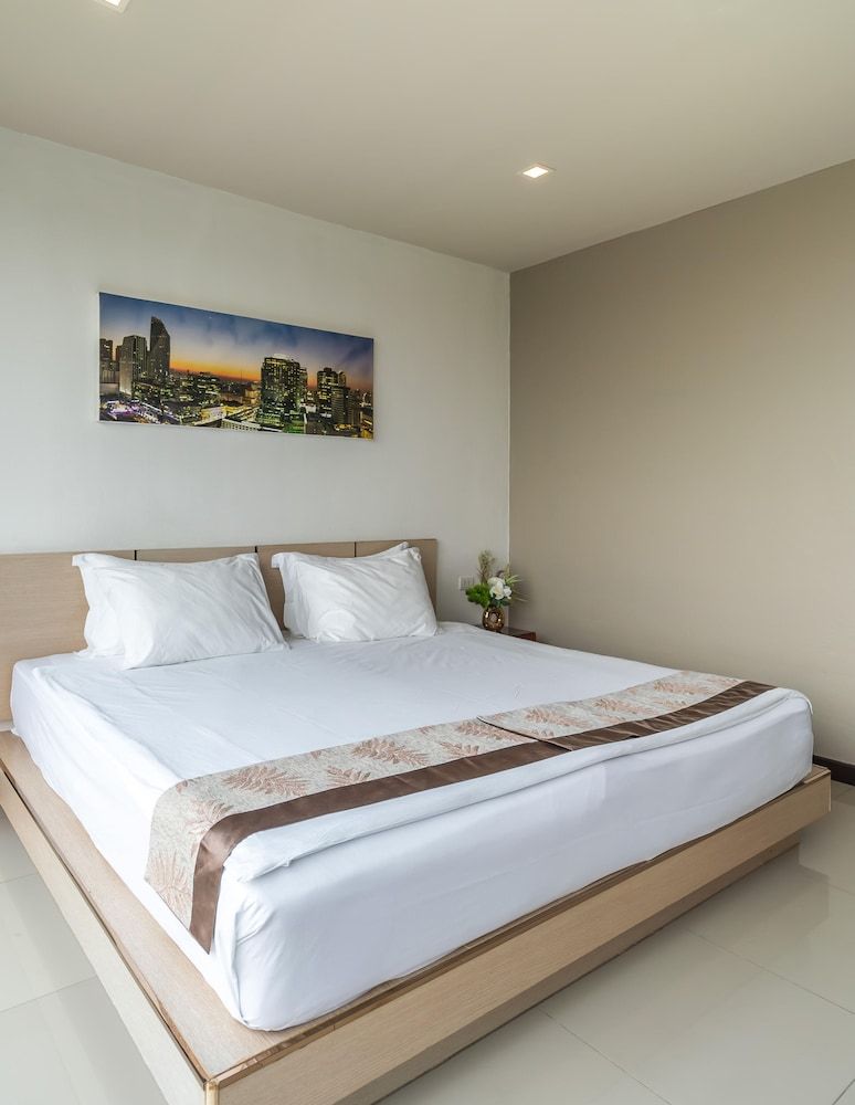 Beston Pattaya Superior King Room 2