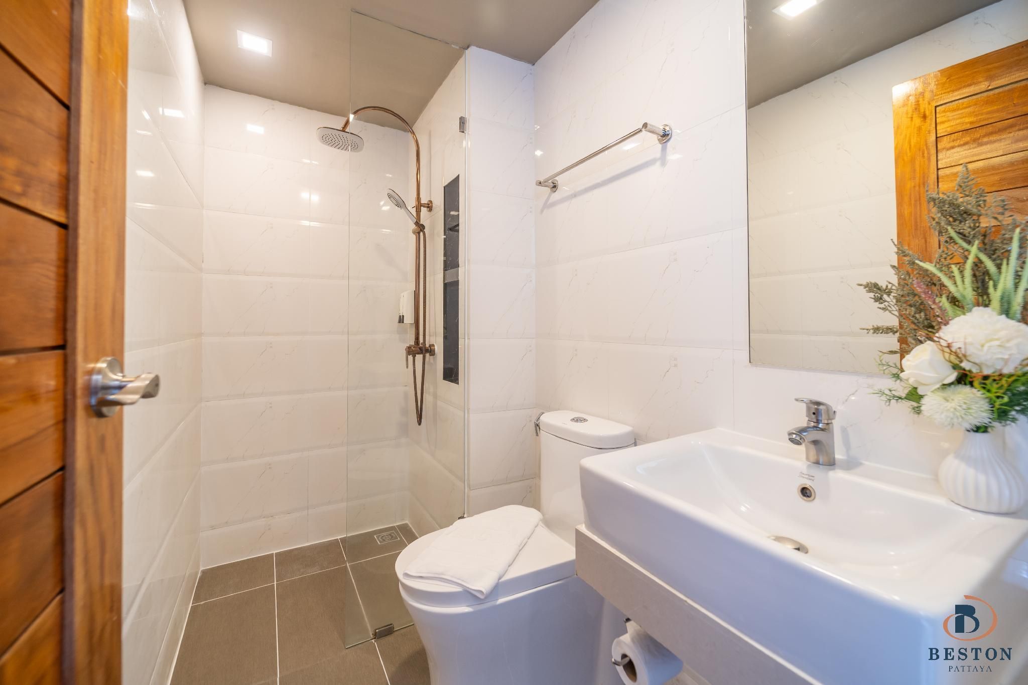 Beston Pattaya Superior King Room 10