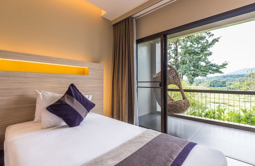 Chatrium Golf Resort Soi Dao Chanthaburi Deluxe Mountain View Twin Room 4