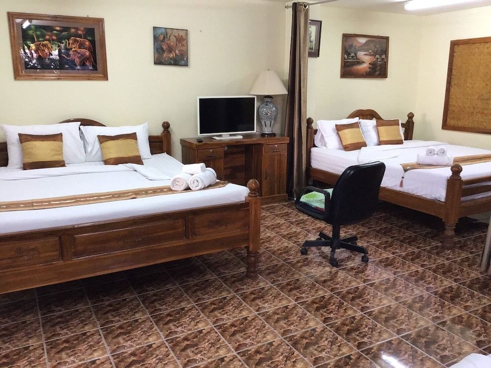 Saithong House Standard Room, 1 Bedroom, City View, Courtyard Area 11