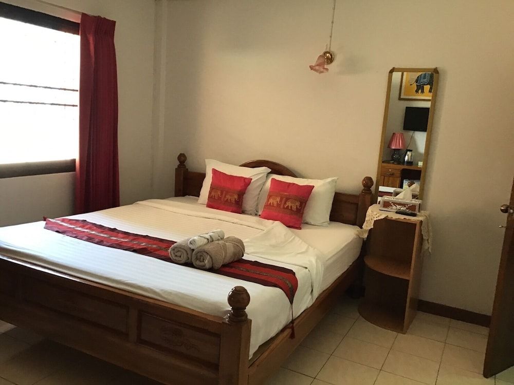 Saithong House Standard Room, 1 Bedroom, City View, Courtyard Area 12