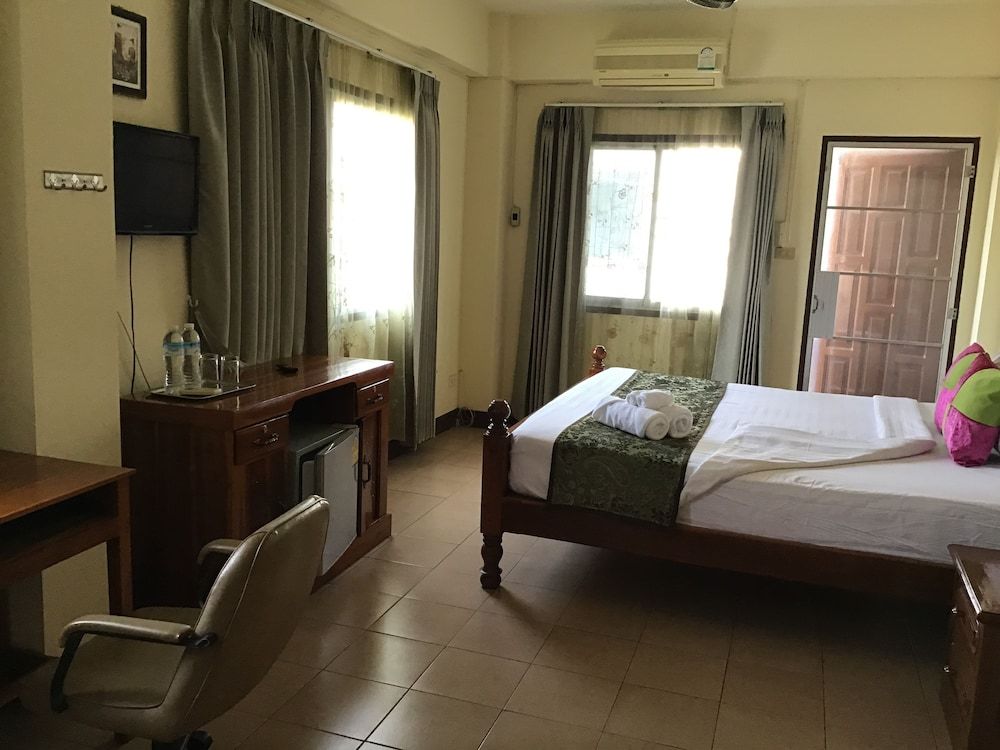 Saithong House Standard Room, 1 Bedroom, City View, Courtyard Area 16