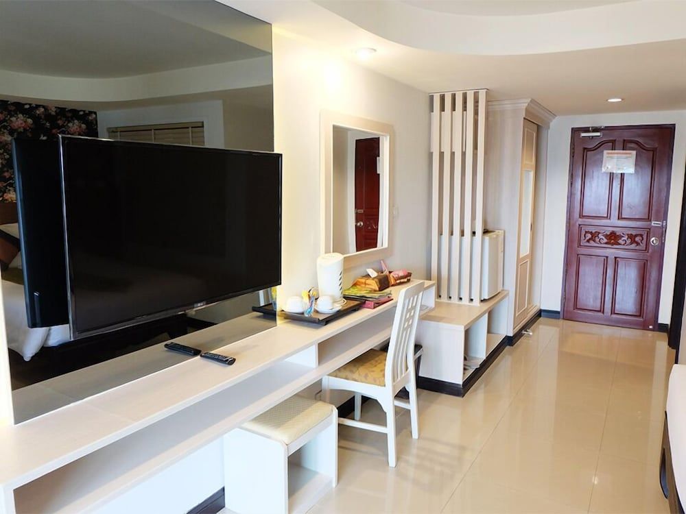 Grand Hill Resort and Spa Deluxe Double Room 15