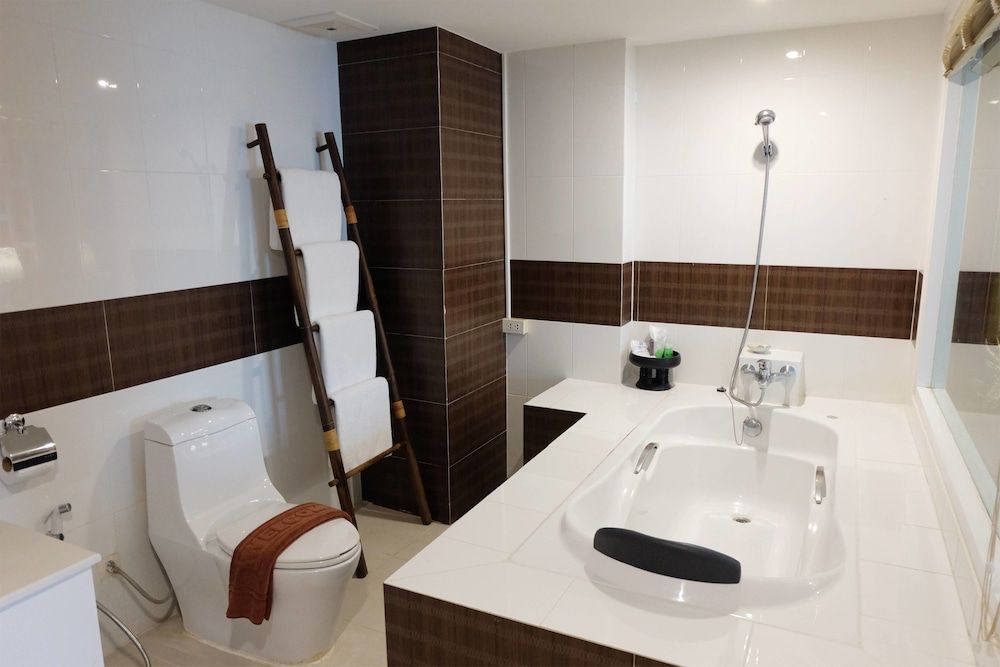 Grand Hill Resort and Spa Suite 8