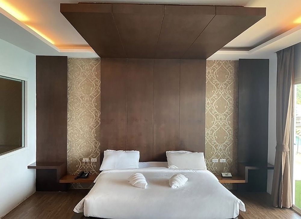 undefined Phi Phi Cliff Beach Resort 4