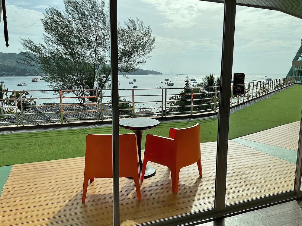 Phi Phi Cliff Beach Resort Luxury Twin Room, Sea View (4th & 5th Floor) 2