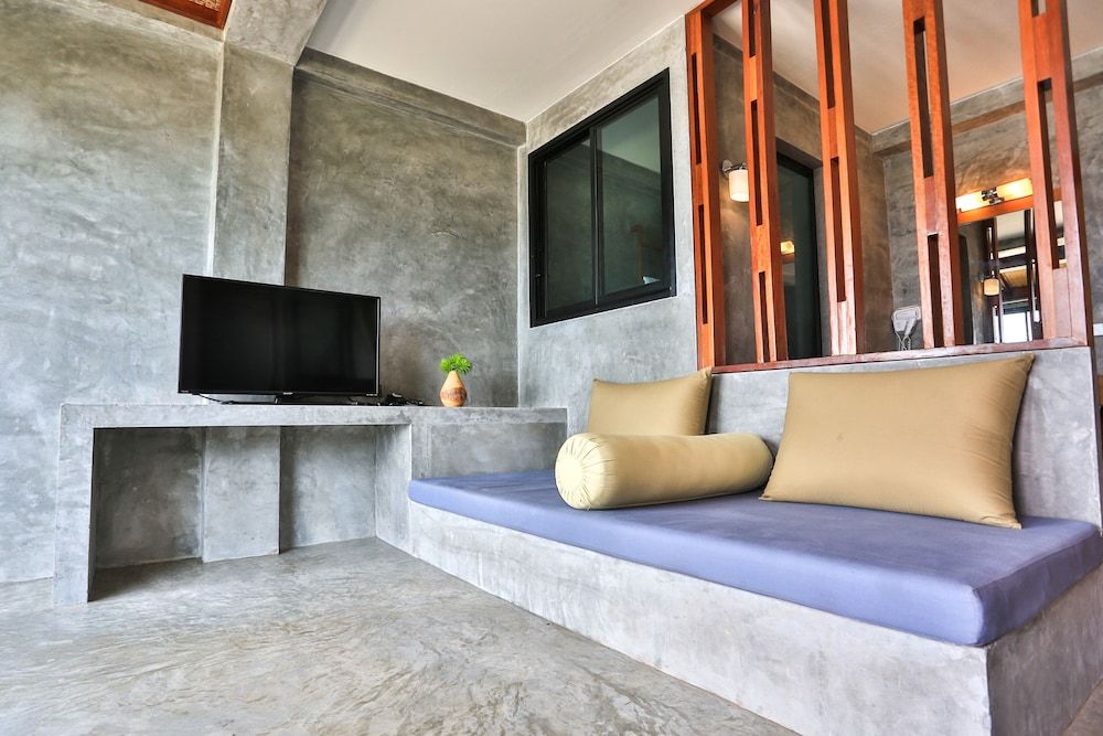 Sai Daeng Resort Junior Room, 1 King Bed, Beach View, Beachfront 7