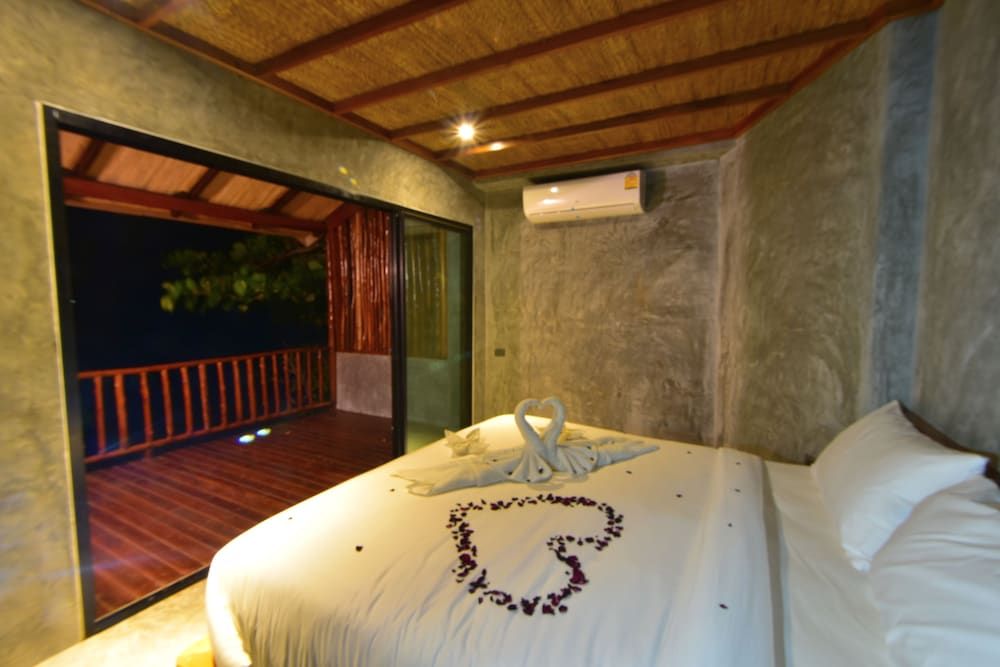 Sai Daeng Resort Junior Room, 1 King Bed, Beach View, Beachfront