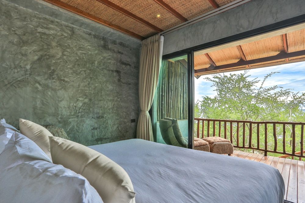 Sai Daeng Resort Junior Room, 1 King Bed, Beach View, Beachfront 3