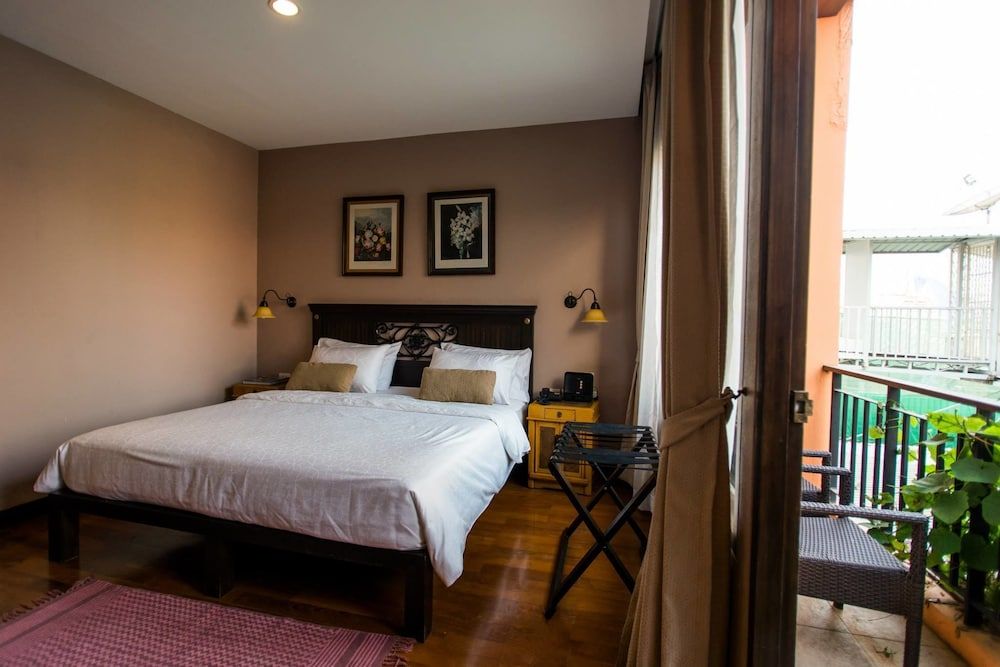 Sala Arun Standard Double Room, Terrace, City View 4