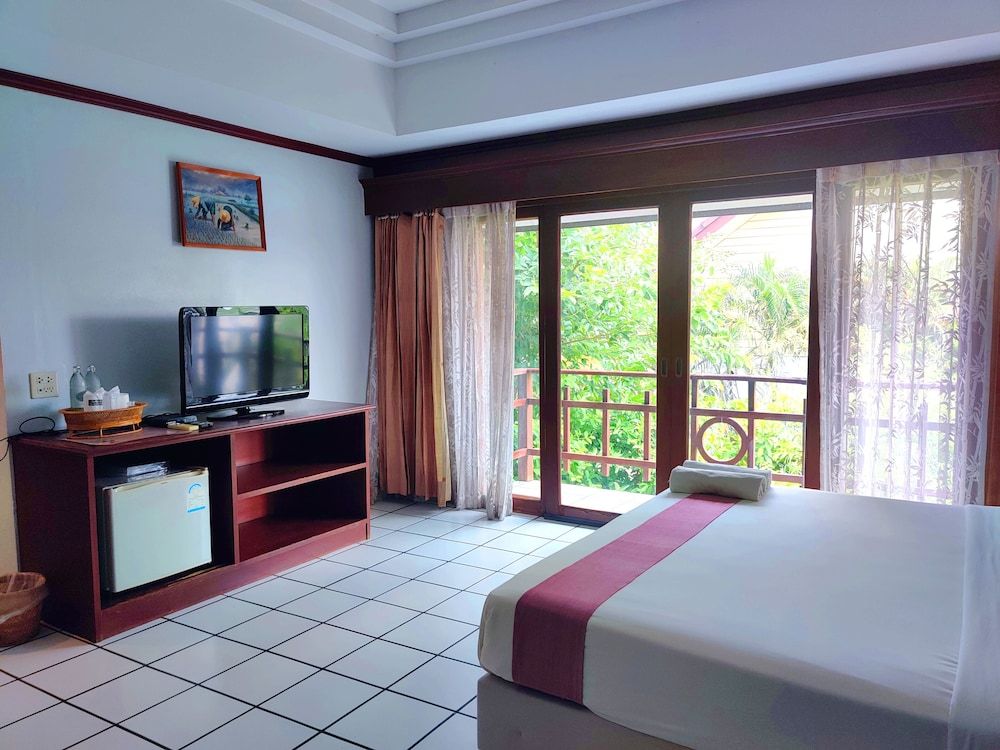 Thongpaeka Hotel VIP Room Double Bed 3