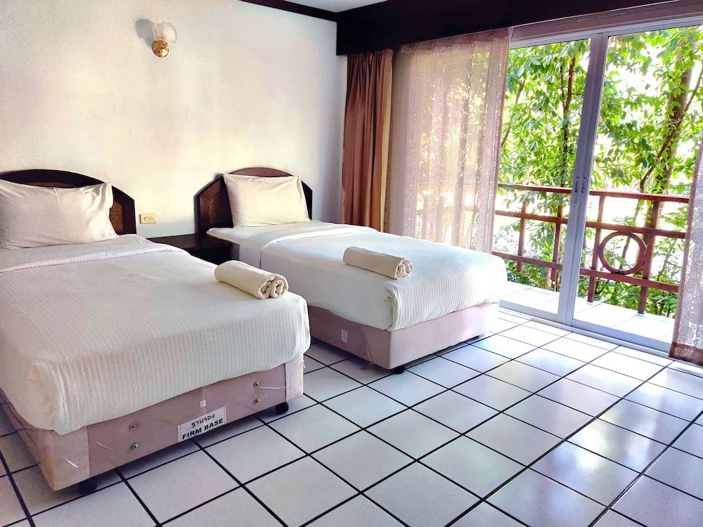 Thongpaeka Hotel VIP Room Twin Bed 2