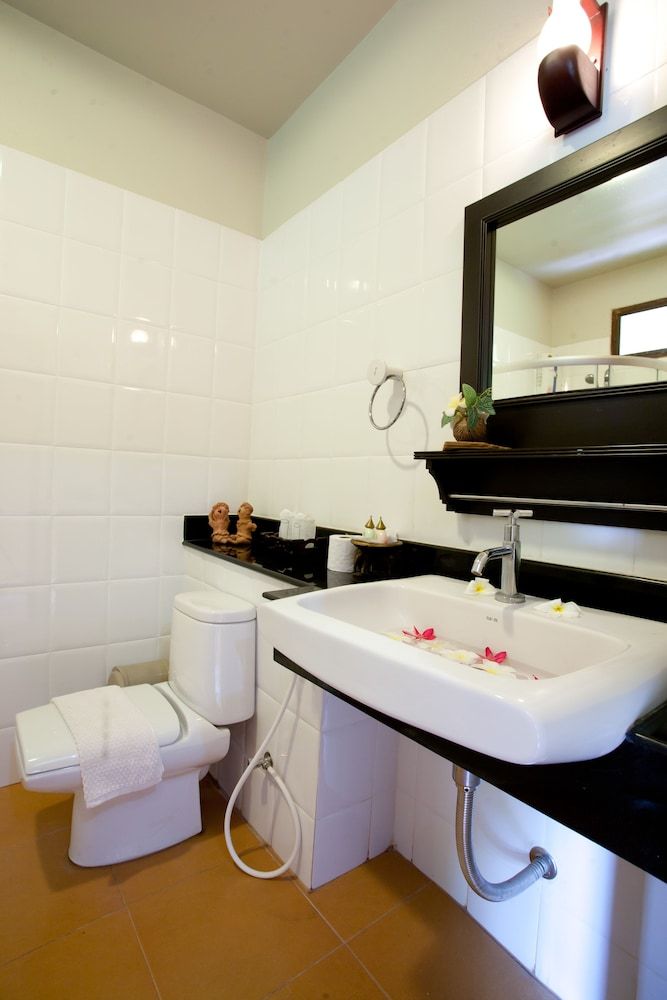 Mohnfahsai Home Resort Executive Room with Double Bed 3