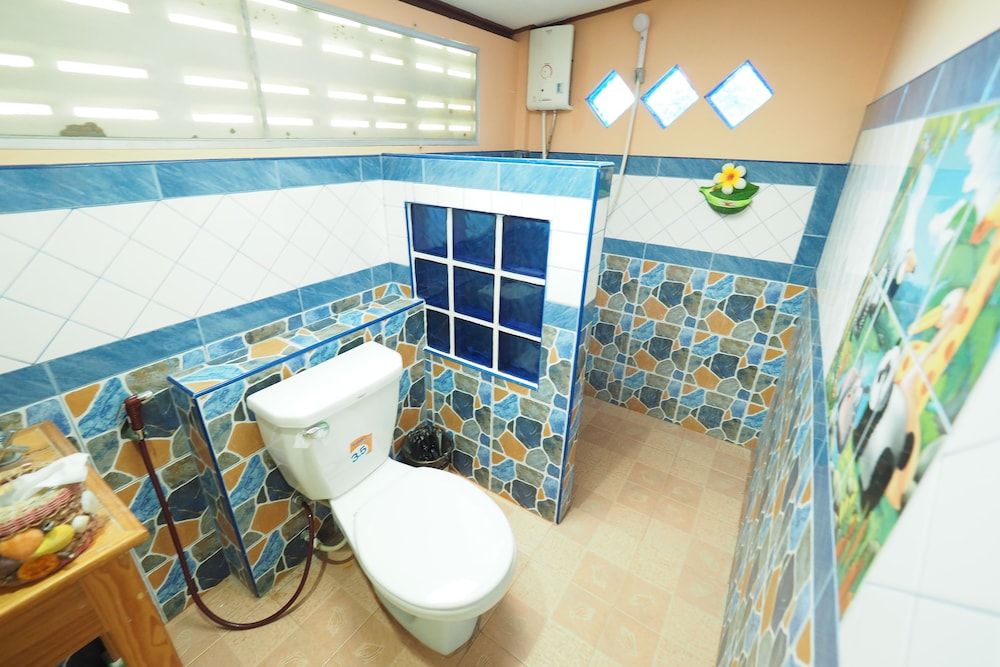 Baan Suanjarean Resort Bungalow with Garden View 8