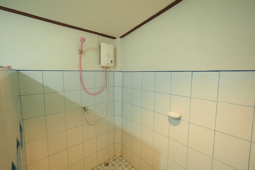 Baan Suanjarean Resort Bungalow with Garden View 9