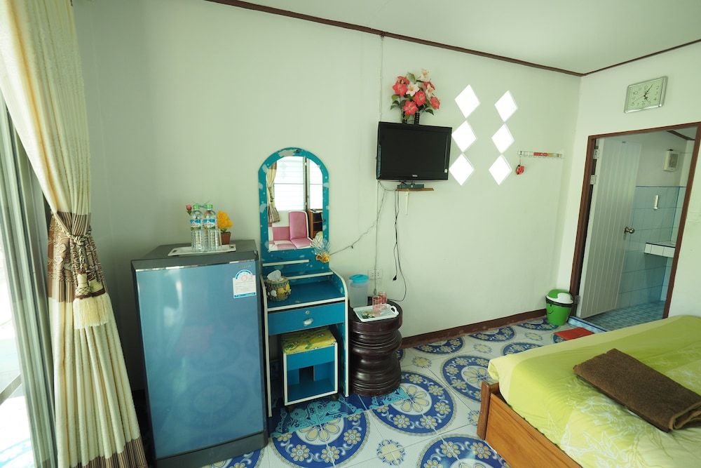 Baan Suanjarean Resort Bungalow with River View 12