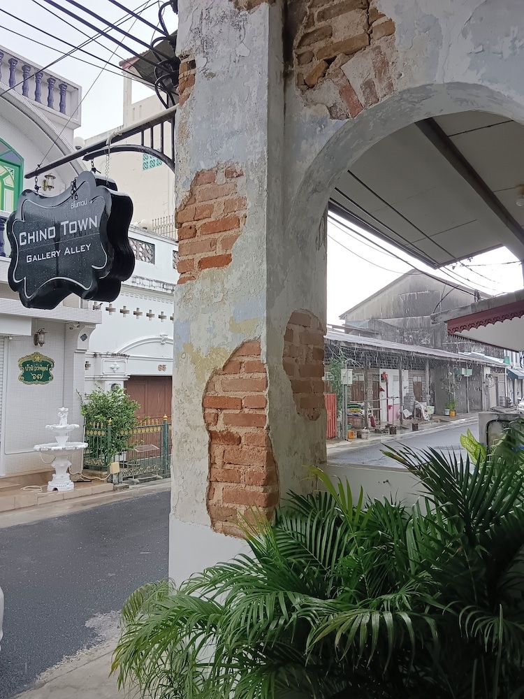 undefined Chino Town Gallery Alley 4