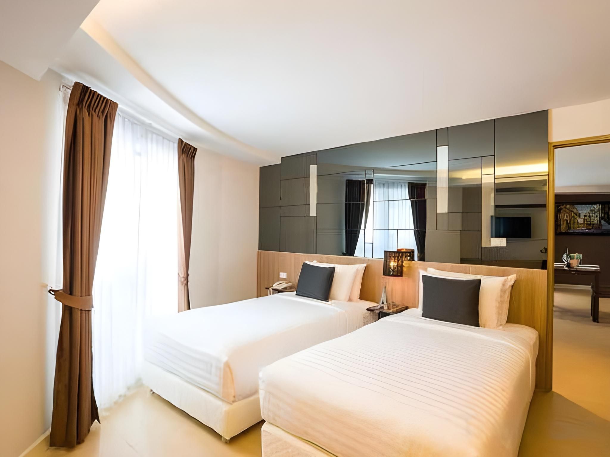 undefined Beyond Suite Hotel 4