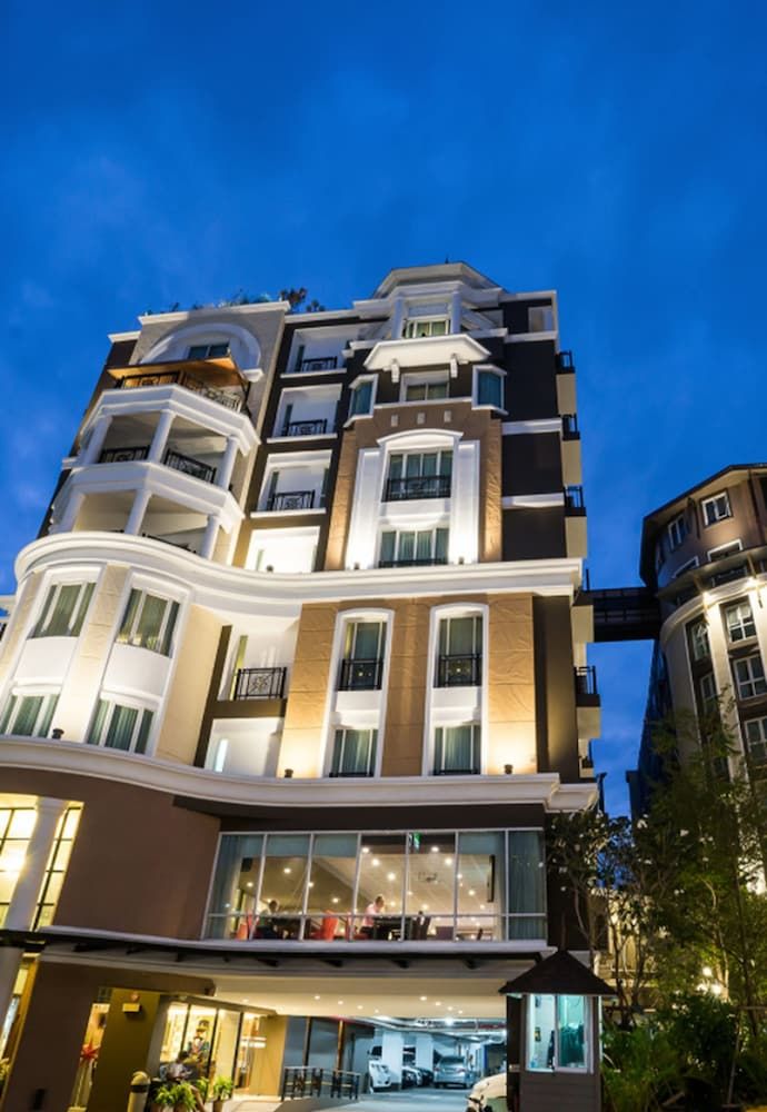 undefined Beyond Suite Hotel 2