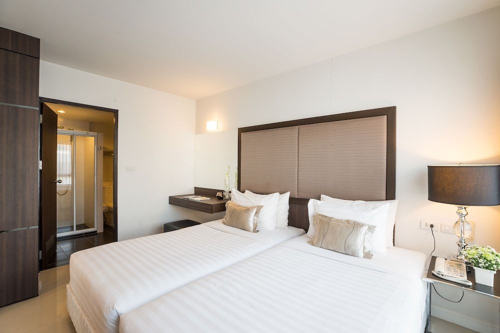 undefined Beyond Suite Hotel 8