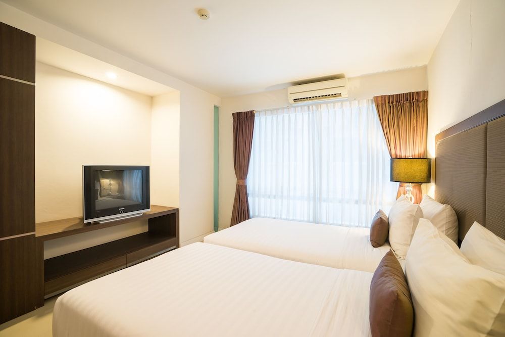 undefined Beyond Suite Hotel 7