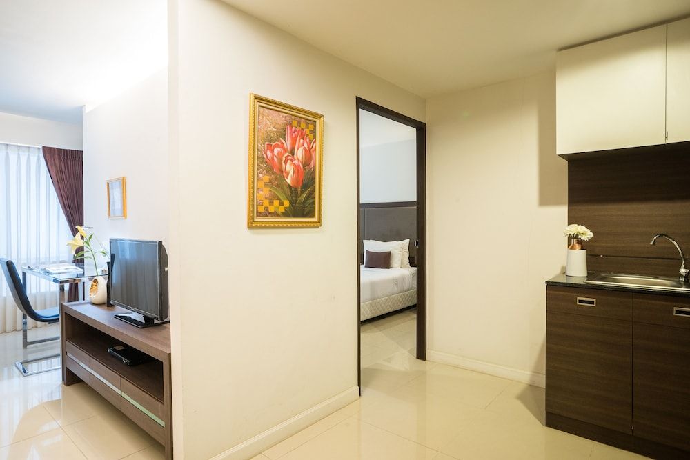 undefined Beyond Suite Hotel 6