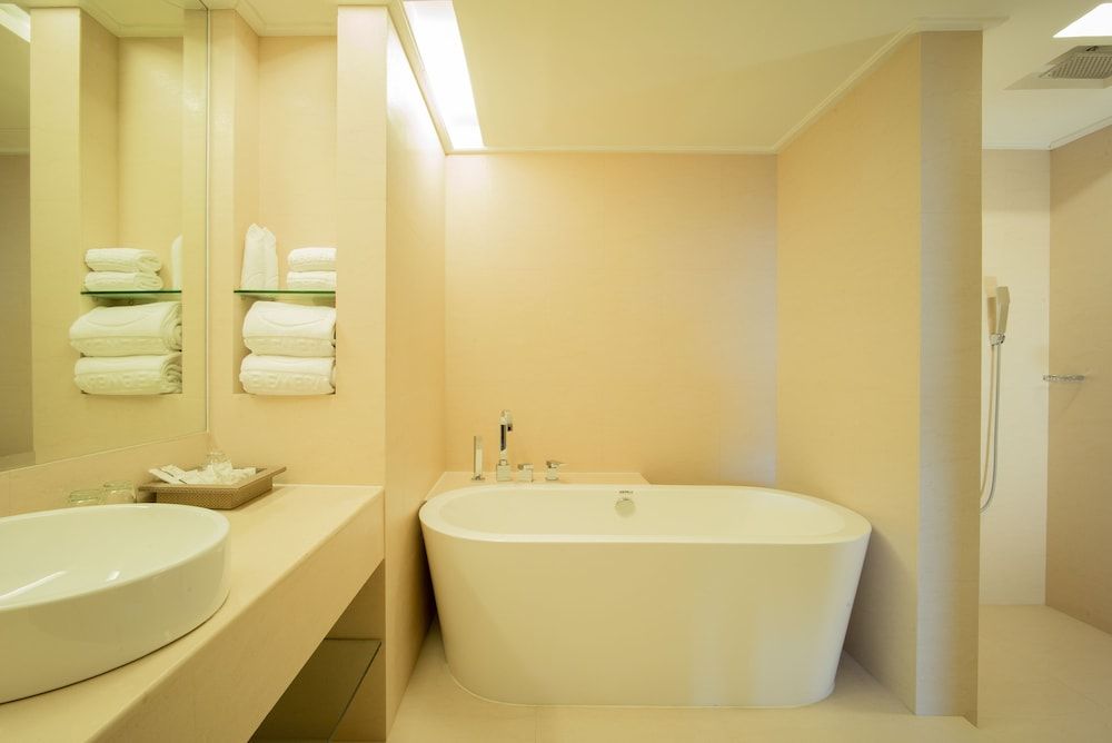 undefined Emerald Hotel Bangkok 5