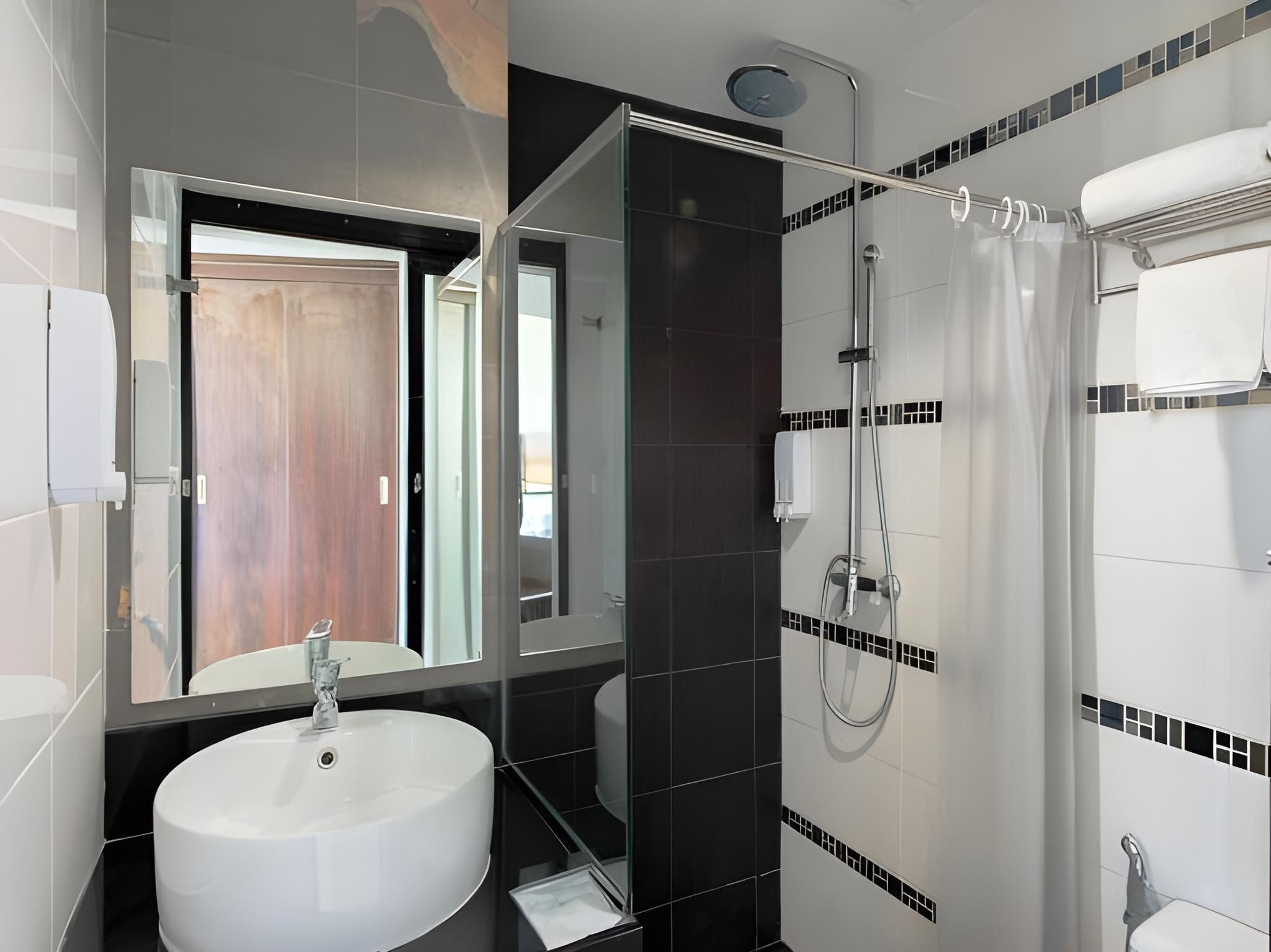 Ingtara Hotel Deluxe Double Room 3