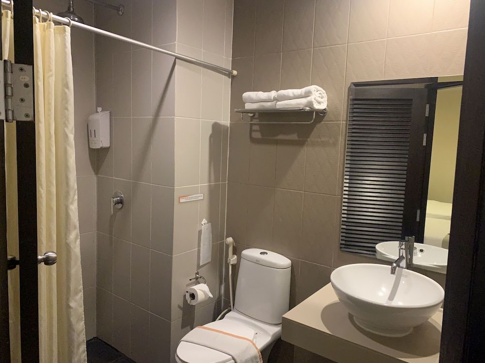 Lub Sbuy Hostel Standard Room, Private Bathroom 10