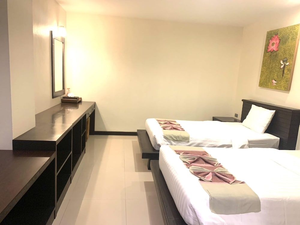 Lub Sbuy Hostel Standard Room, Private Bathroom 5