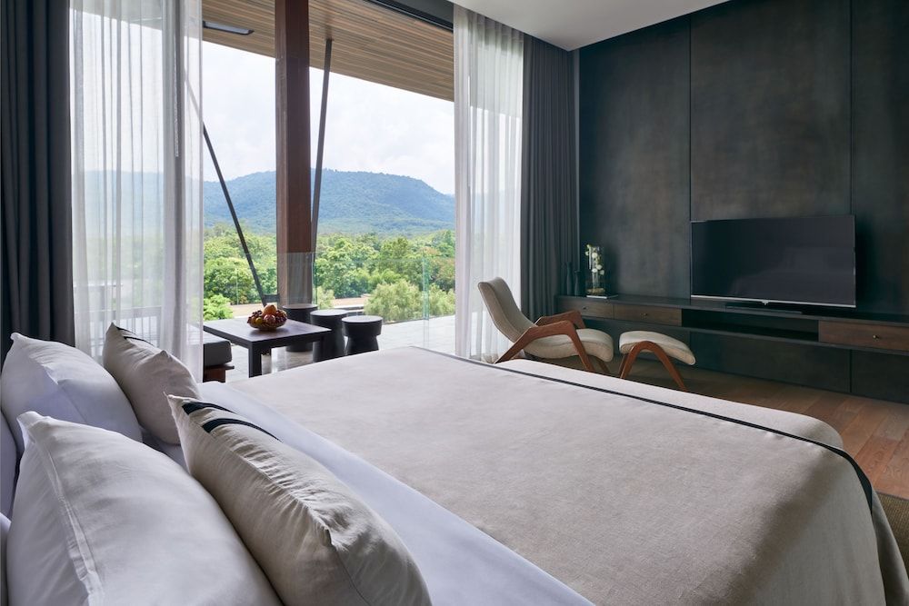 Atta Lakeside Resort Suite 