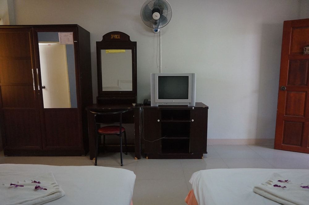 A.P. Garden Hotel Standard Twin Room 7