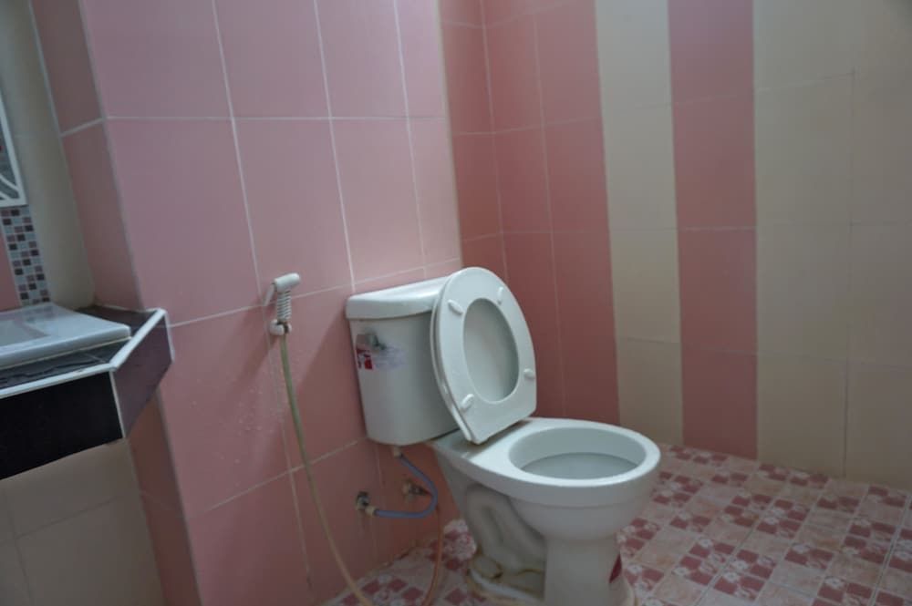 A.P. Garden Hotel Standard Twin Room 3