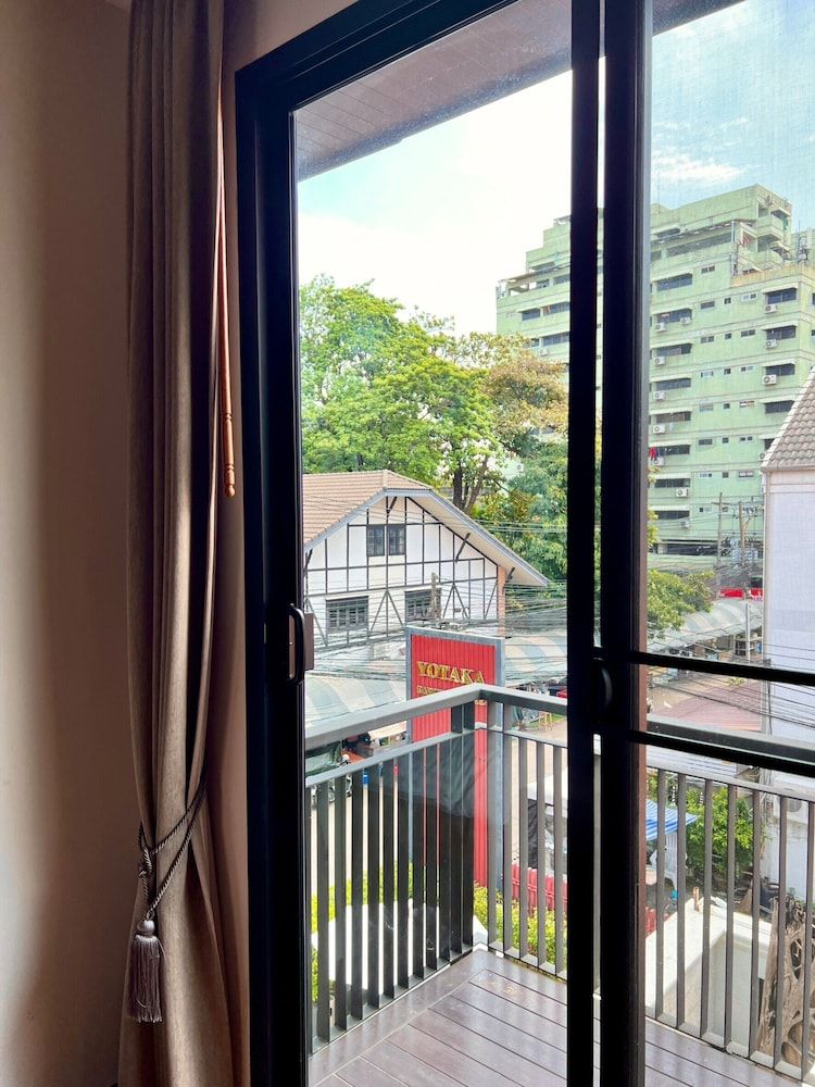 Yotaka Bangkok Hotel Twin Room, 2 Twin Beds 6