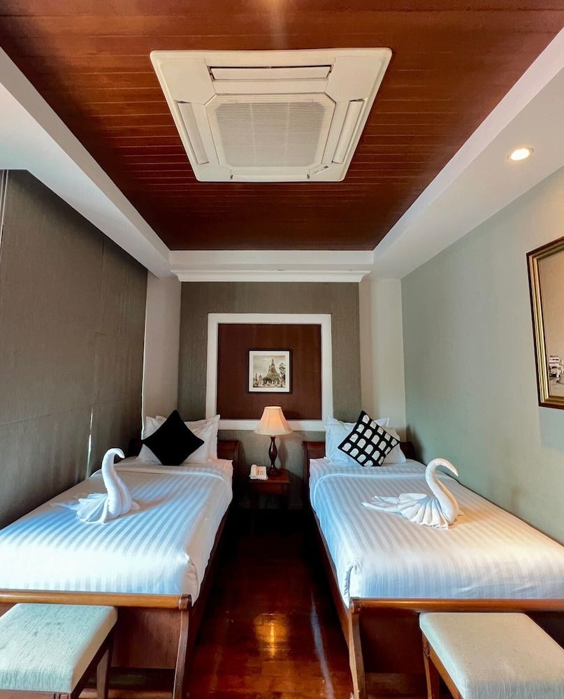 Yotaka Bangkok Hotel Twin Room, 2 Twin Beds 5