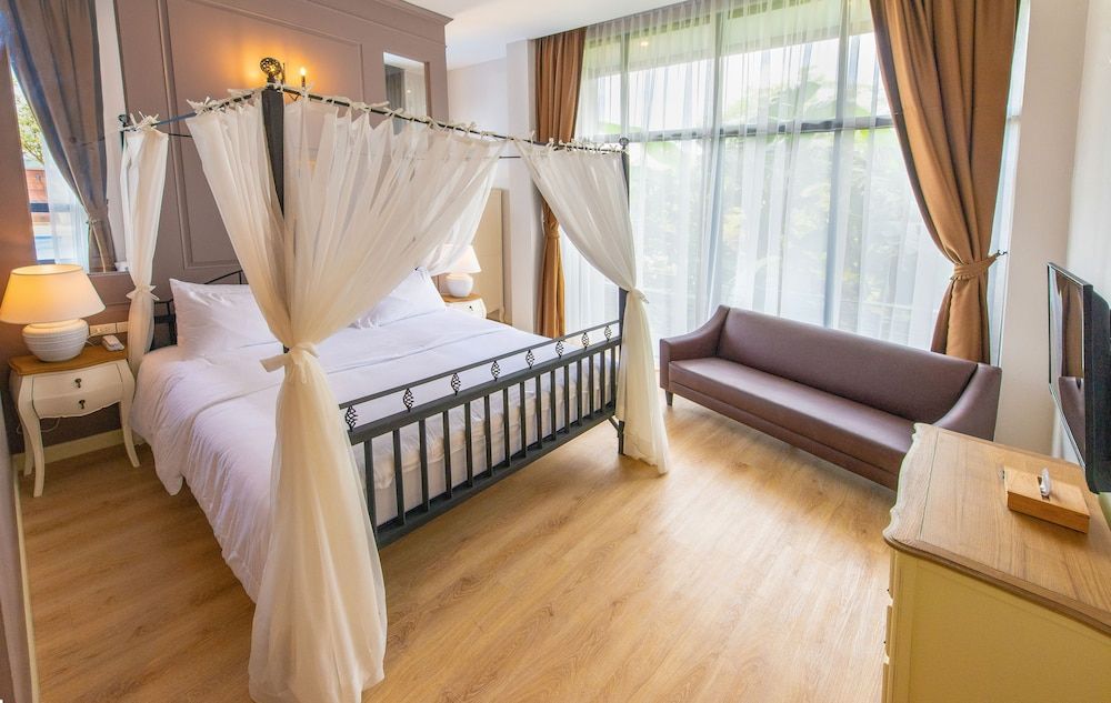 FarmHouse Hotel Ranong Suite, 1 King Bed
