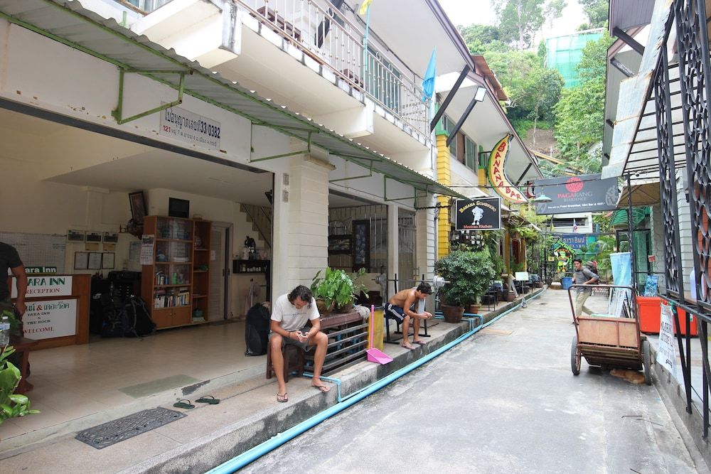 undefined Tara Inn at The Rock 4