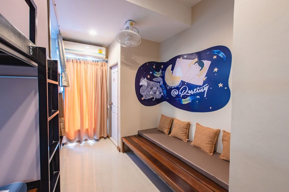 Restiny Hostel Family Room 6 Beds 9