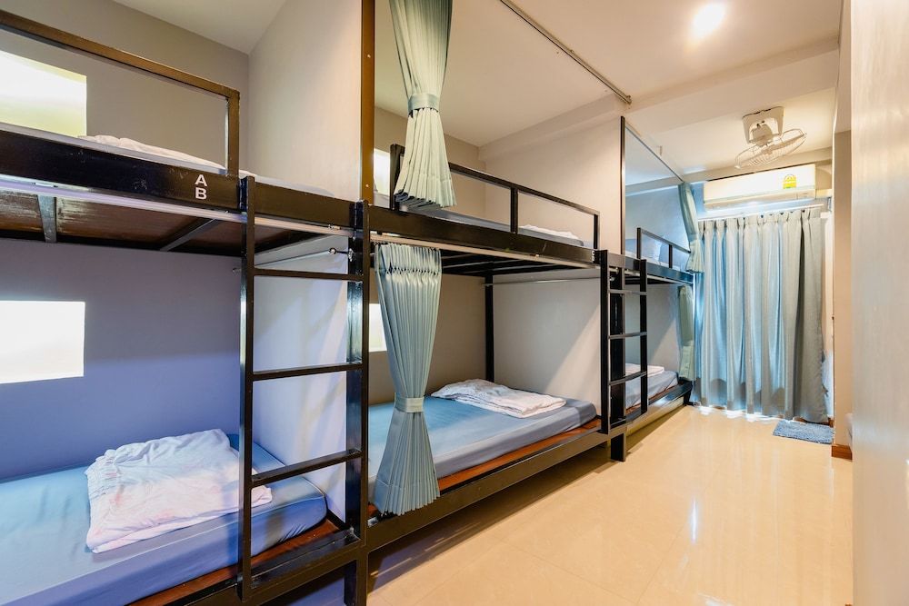 Restiny Hostel Family Room 6 Beds 2